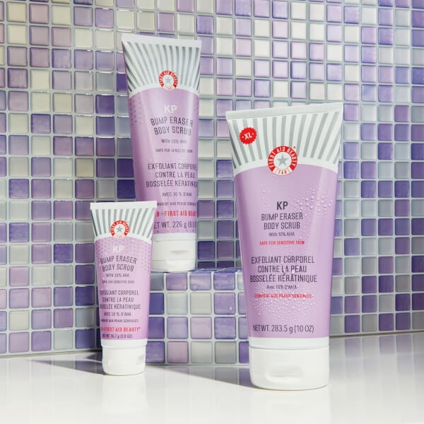 First Aid Beauty First Aid Beauty KP Bump Eraser Body Scrub with 10% AHA 283.5g Consegna Veloce
