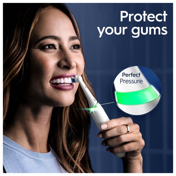 Oral B Oral B iO9 White Alabaster Electric Toothbrush with Charging Travel Case Black Friday