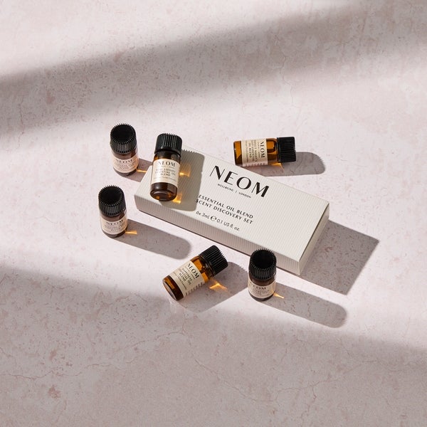 NEOM NEOM Essential Oil Blend Scent Discovery Set Comprane uno, ottenene uno gratis