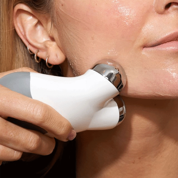 NuFACE Mini Supercharged Skincare Routine (del valore di 272€) In Linea